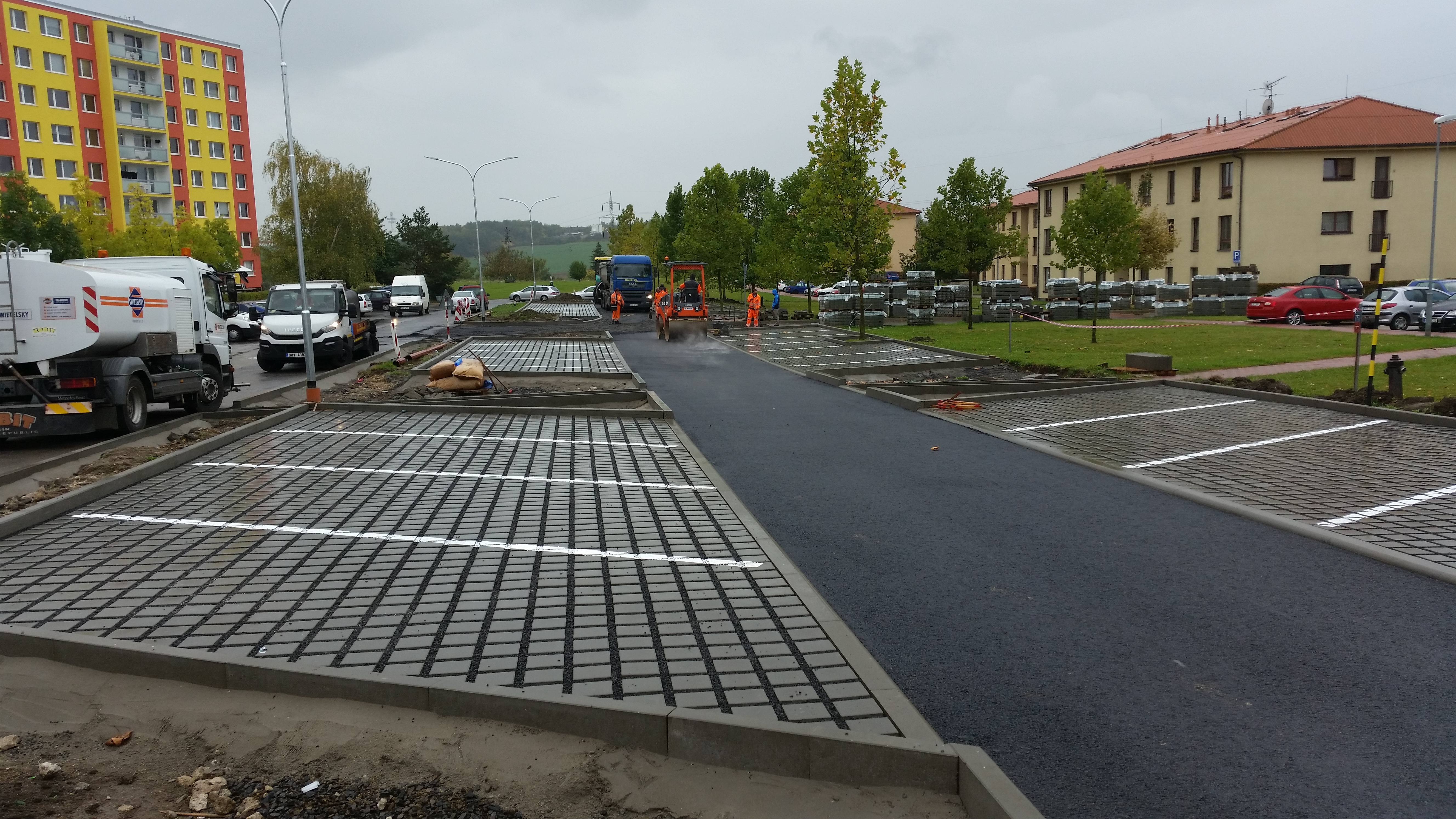 Roudnice nad Labem – výstavba parkovacích stání v ul. Neklanova–Okružní - Edilizia stradale e costruzione di ponti