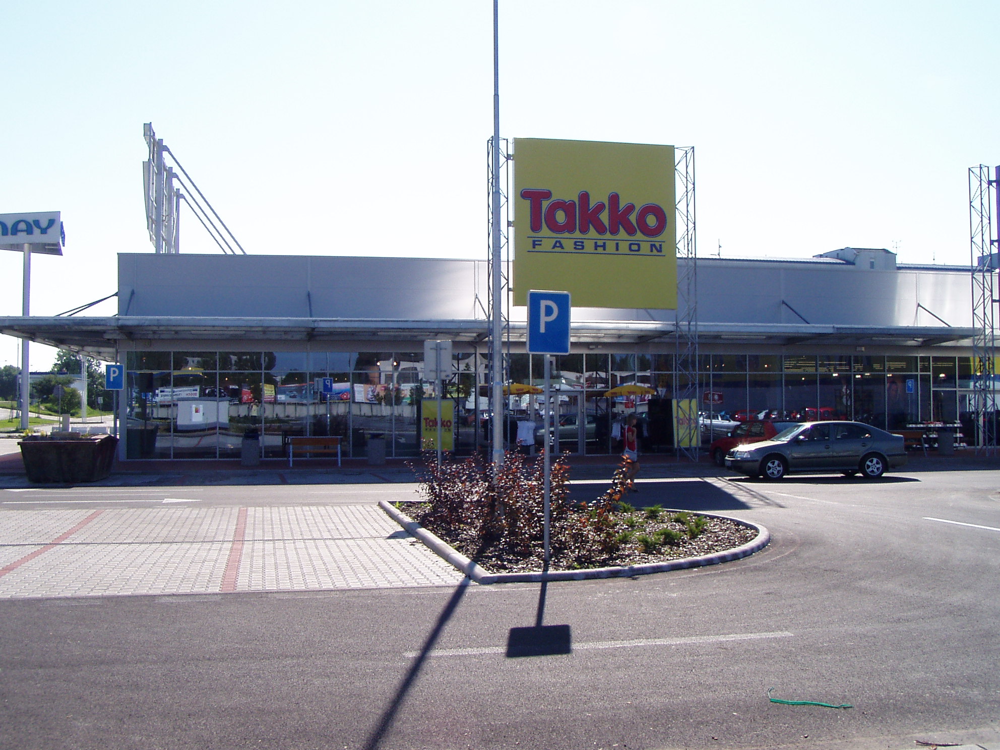 Nákupné stredisko Family Center Komárno / obchodné centrá - Costruzione edilizia