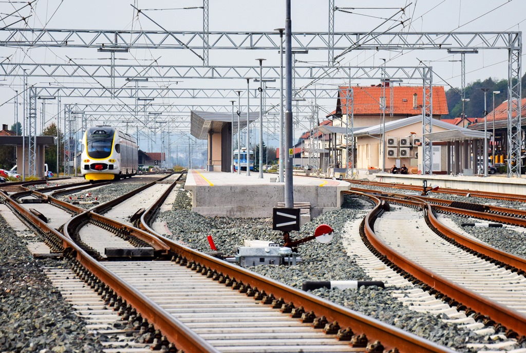 Modernizacija i elektrifikacija željezničke pruge na dionici Zaprešić - Zabok (željeznička pruga R201 Zaprešić-Čakovec) - Edilizia ferroviaria