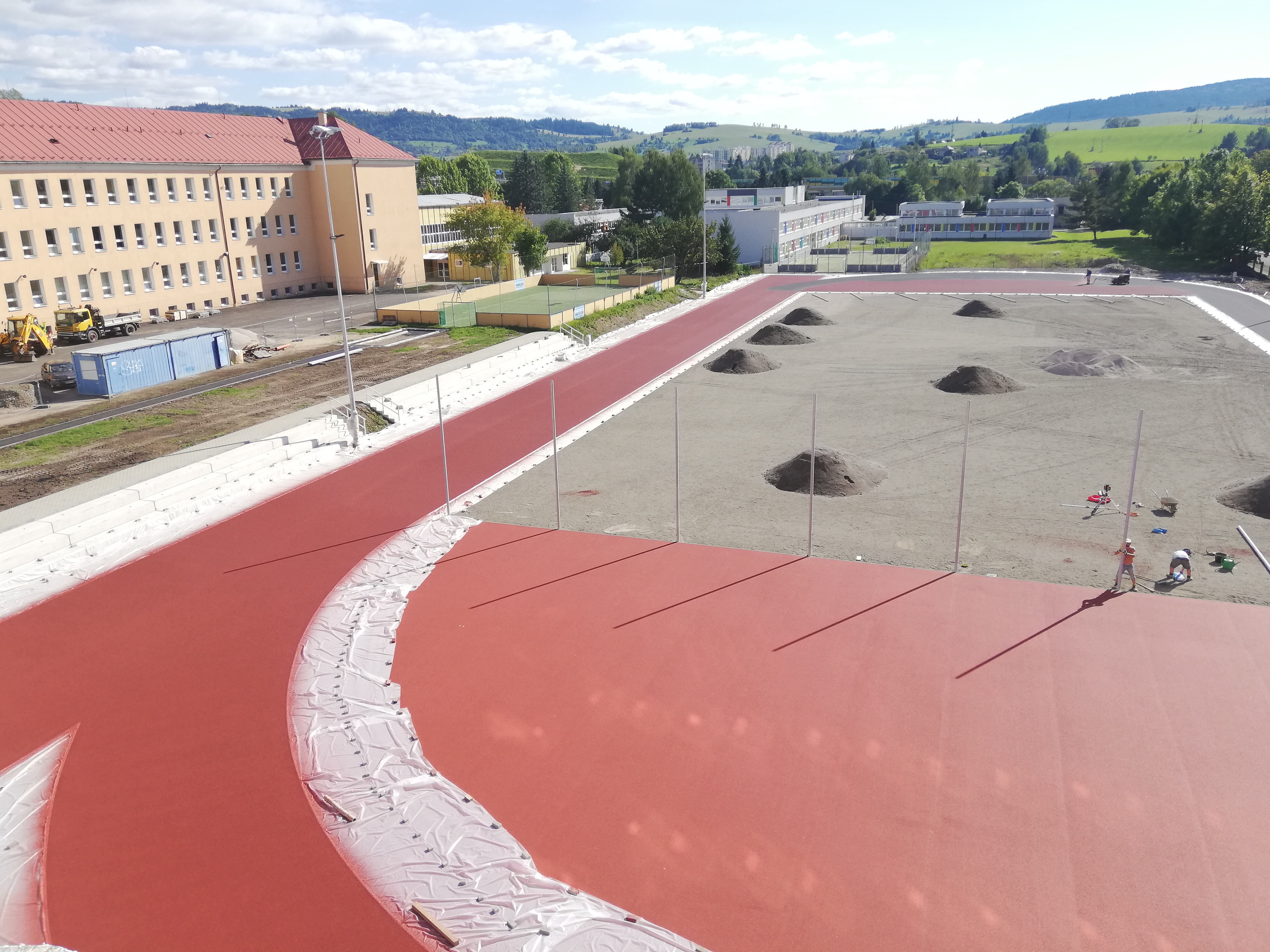 Športový areál s atletickou dráhou ul. Pionierska - Costruzione edilizia
