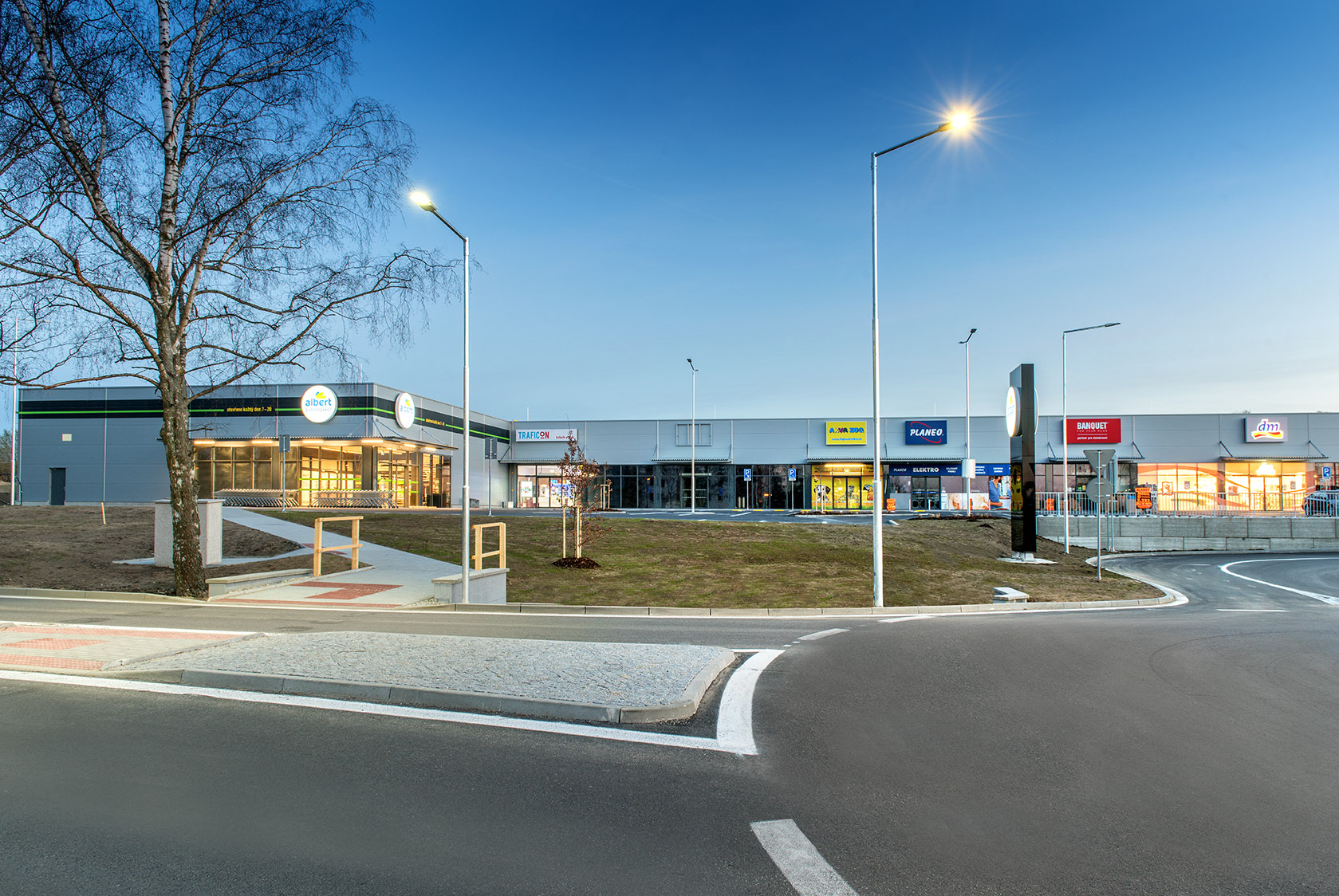 Milevsko – obchodní centrum - Costruzione edilizia