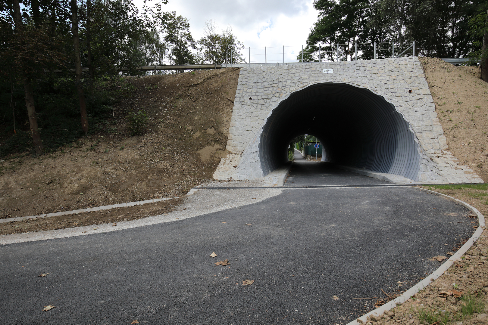 Výstavba stezky a podchodu pod silnicí I/3 ve Velešíně - Edilizia stradale e costruzione di ponti