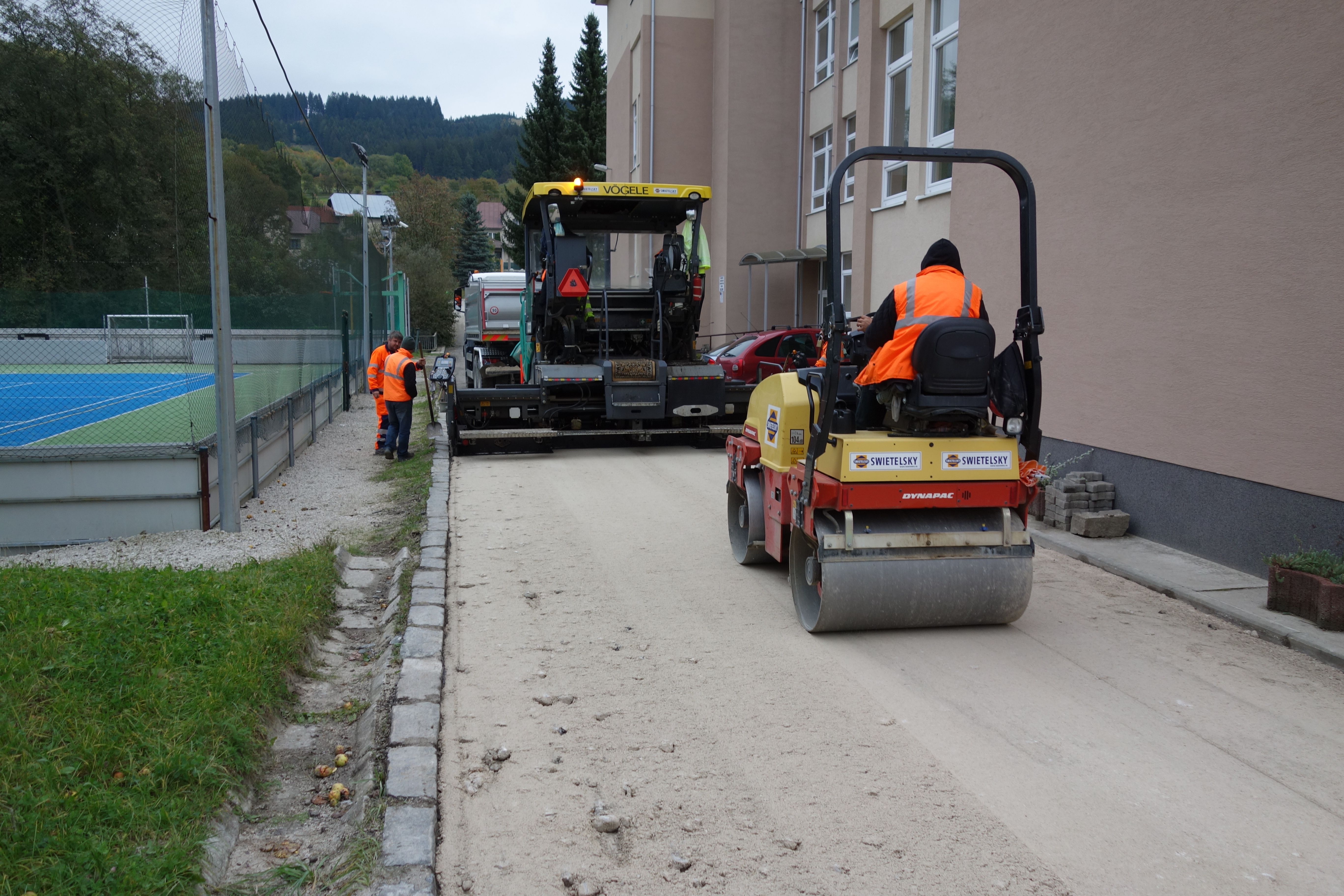 Rekonštrukcia miestnych komunikácii v obci Veľké Rovné - Edilizia stradale e costruzione di ponti