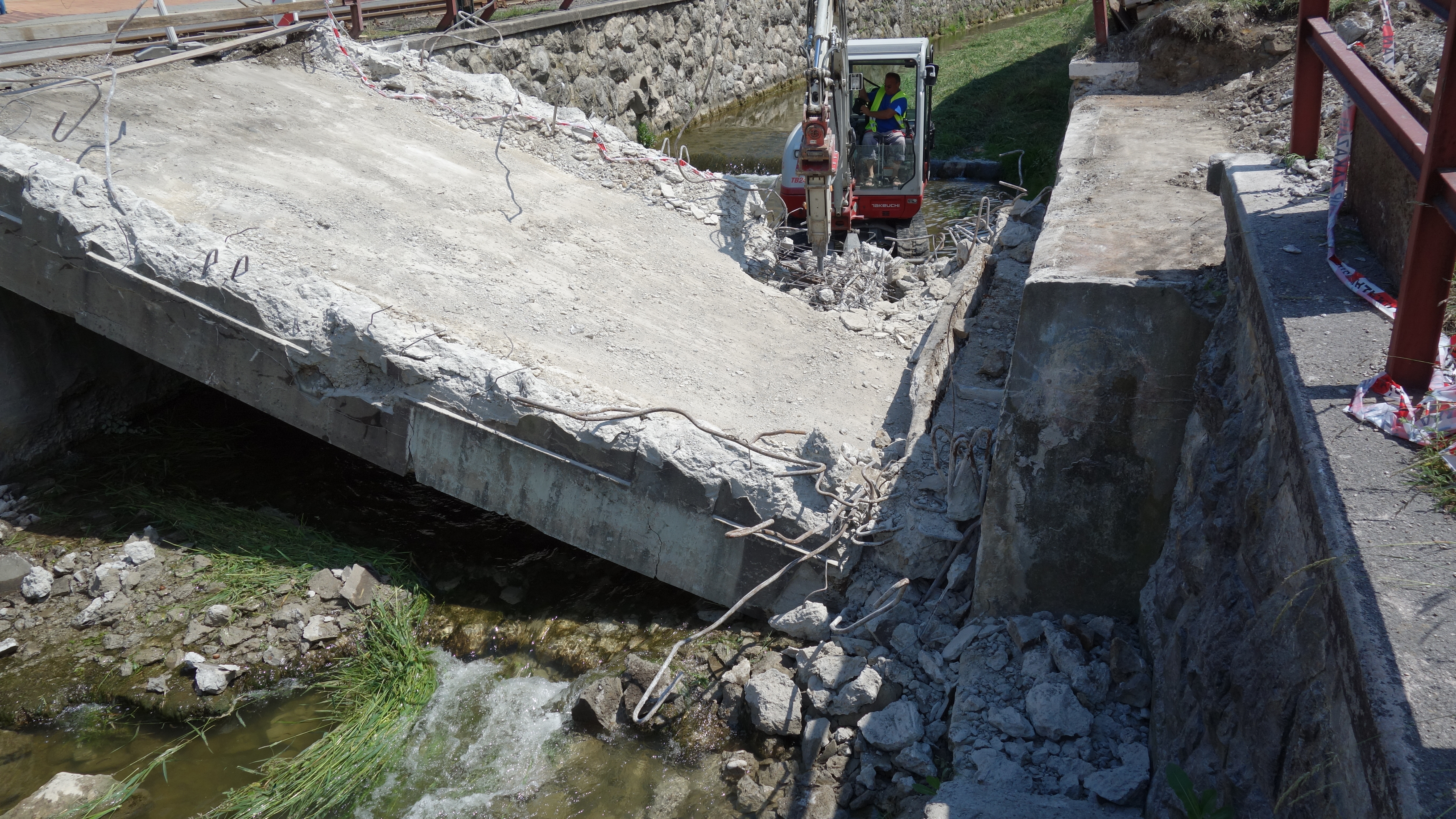 Prestavba mosta cez Tepličku v Trenčianskej Teplej - Edilizia stradale e costruzione di ponti