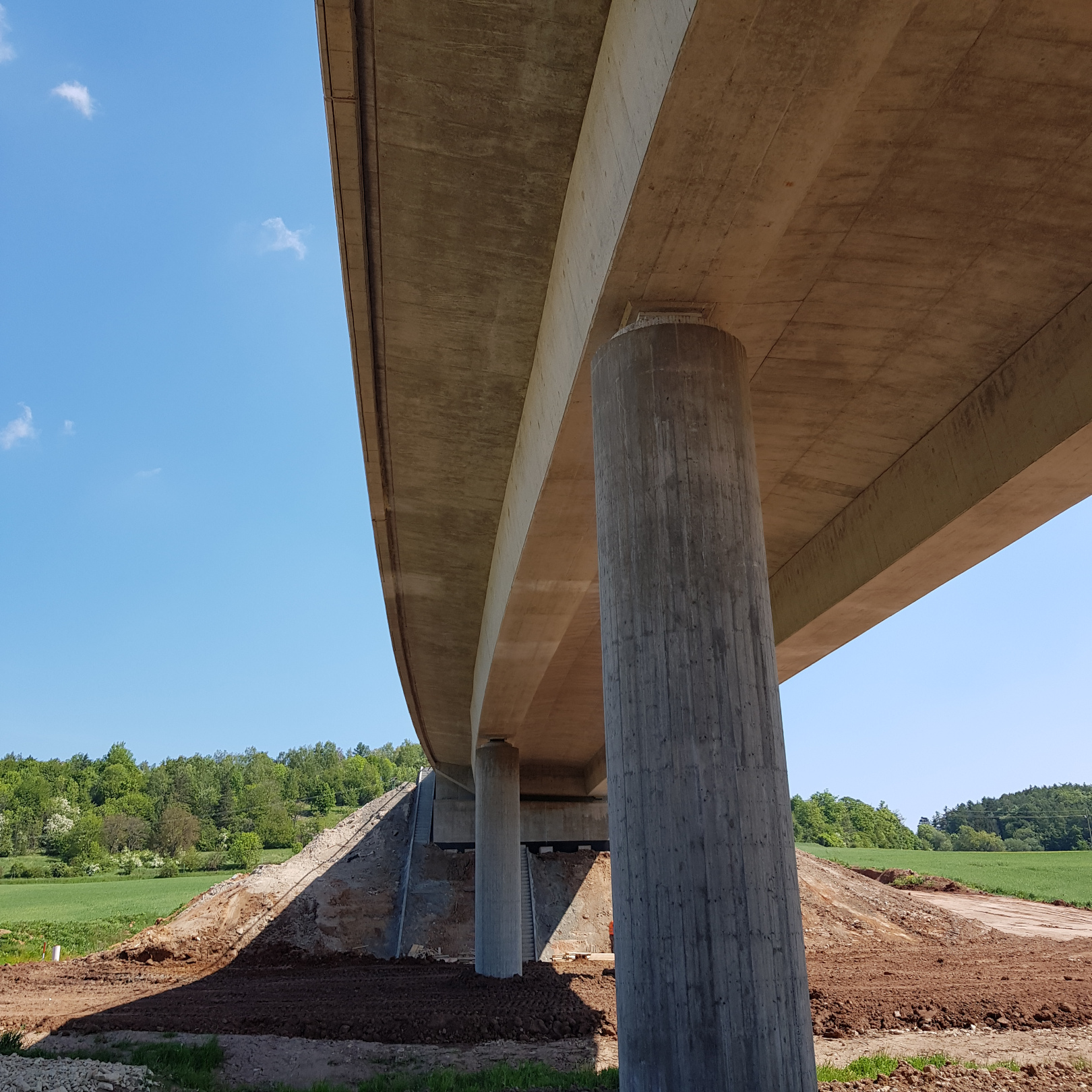 Dálnice D6, obchvat Řevničova – stavba mostu na přeložce silnice - Edilizia stradale e costruzione di ponti