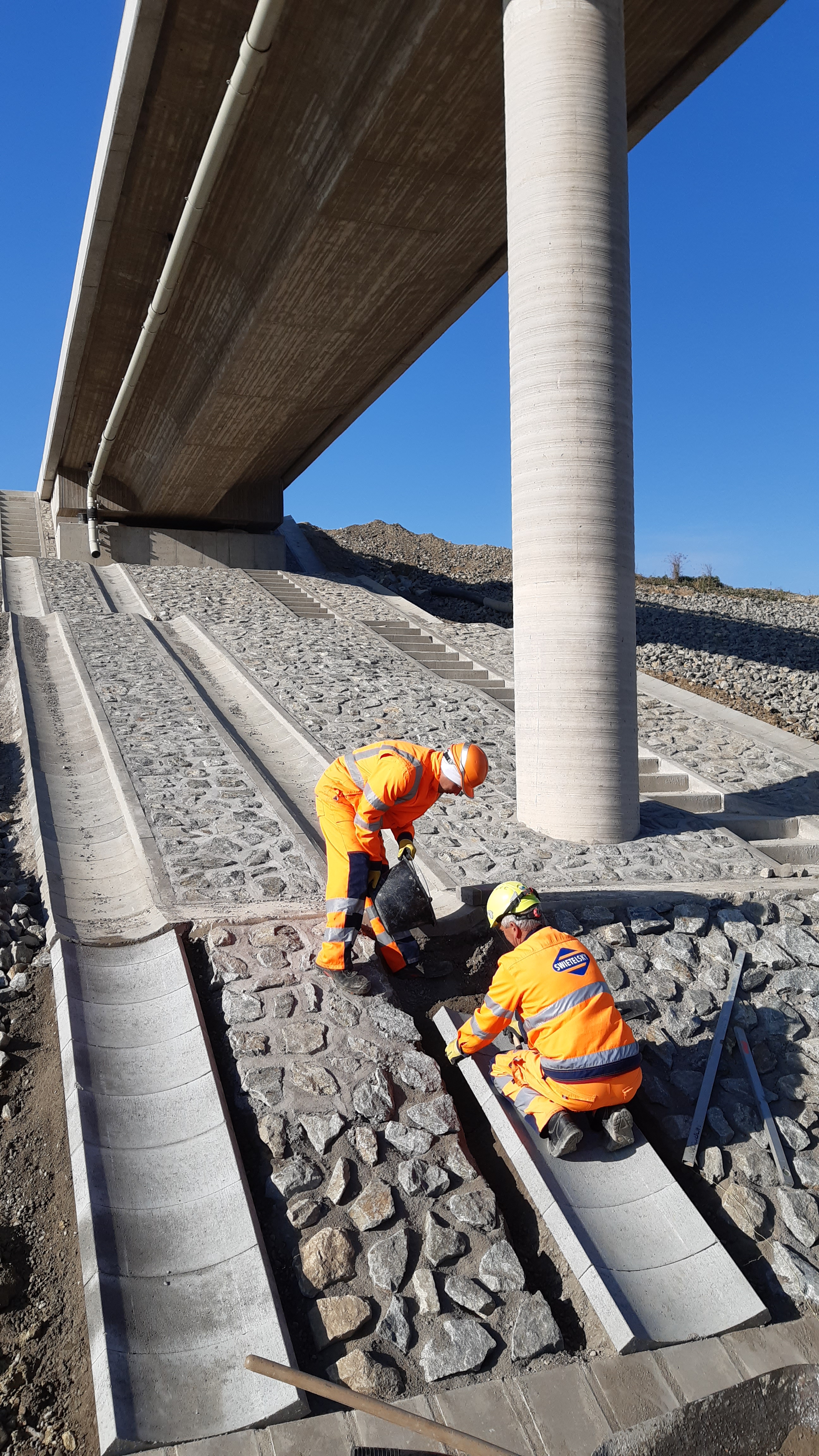 218-00 Most v km 10,630 na prístupovej ceste nad diaľnicou D1 Budimír - Bidovce (93,80 m) - Edilizia stradale e costruzione di ponti