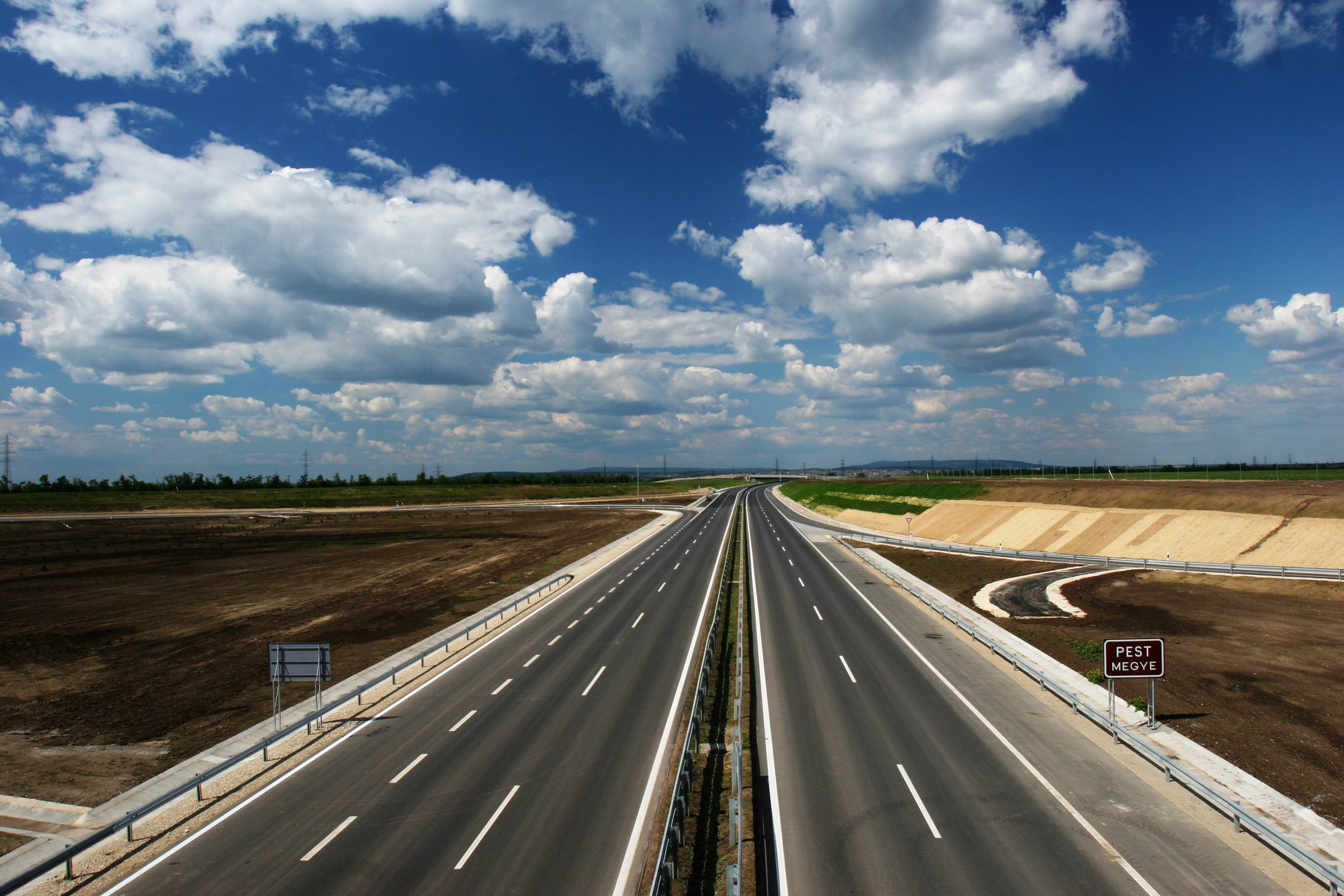M6 autópálya  - Edilizia stradale e costruzione di ponti