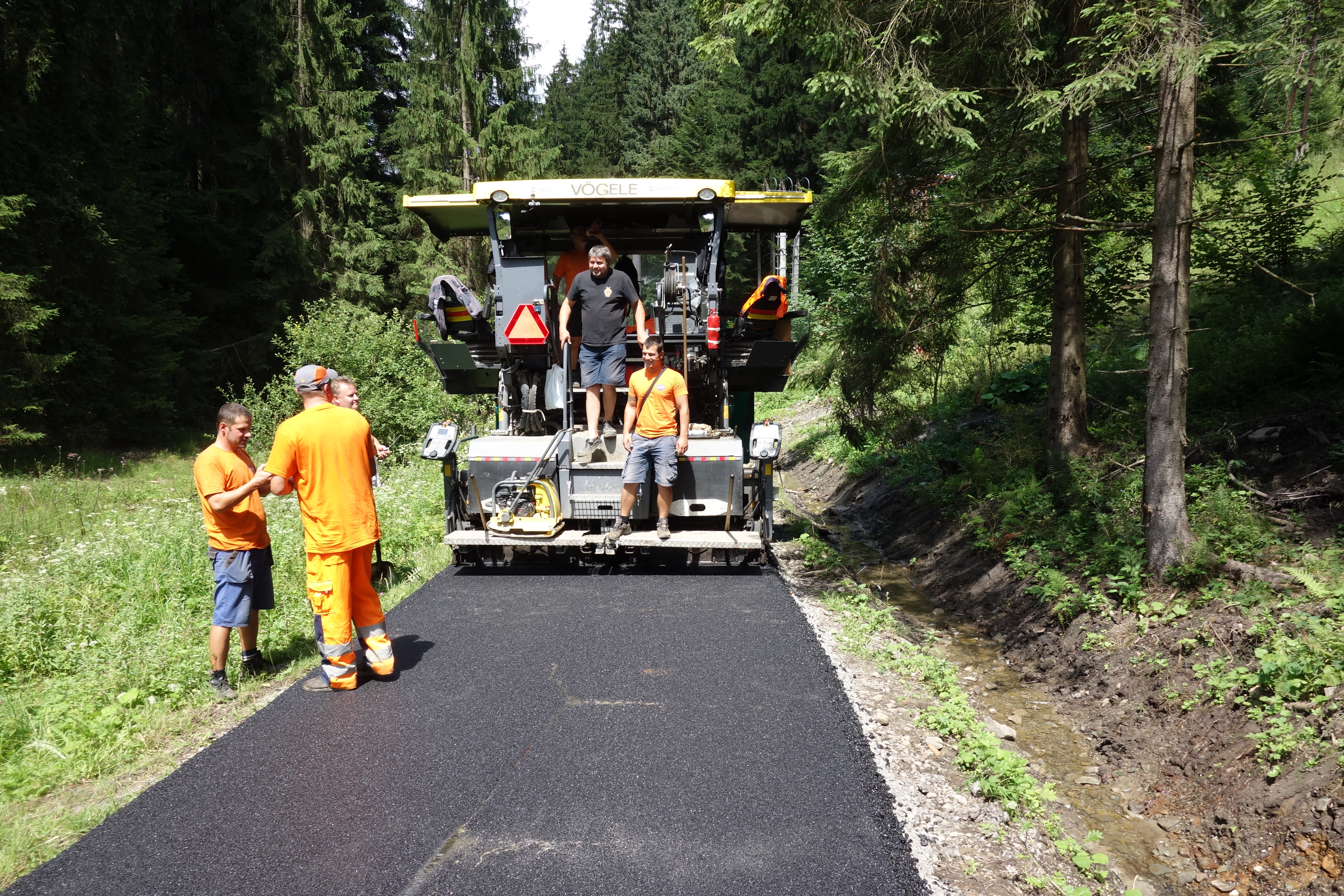 Rekonštrukcia komunikácii v obci Dlhá nad Kysucou - Edilizia stradale e costruzione di ponti