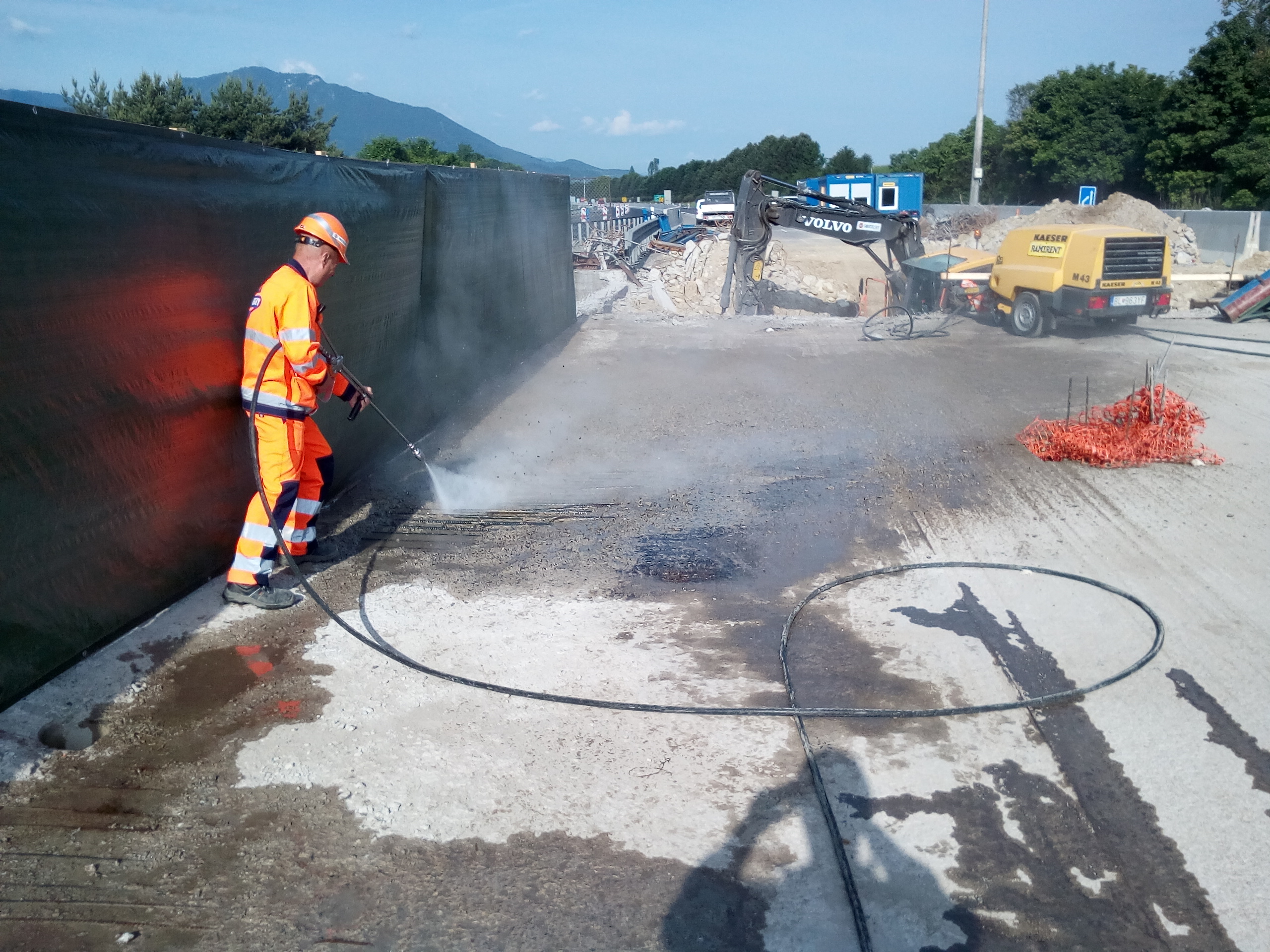 Vysokotlakové čistenie a búranie betónových konštrukcií vodným lúčom - Competenze speciali