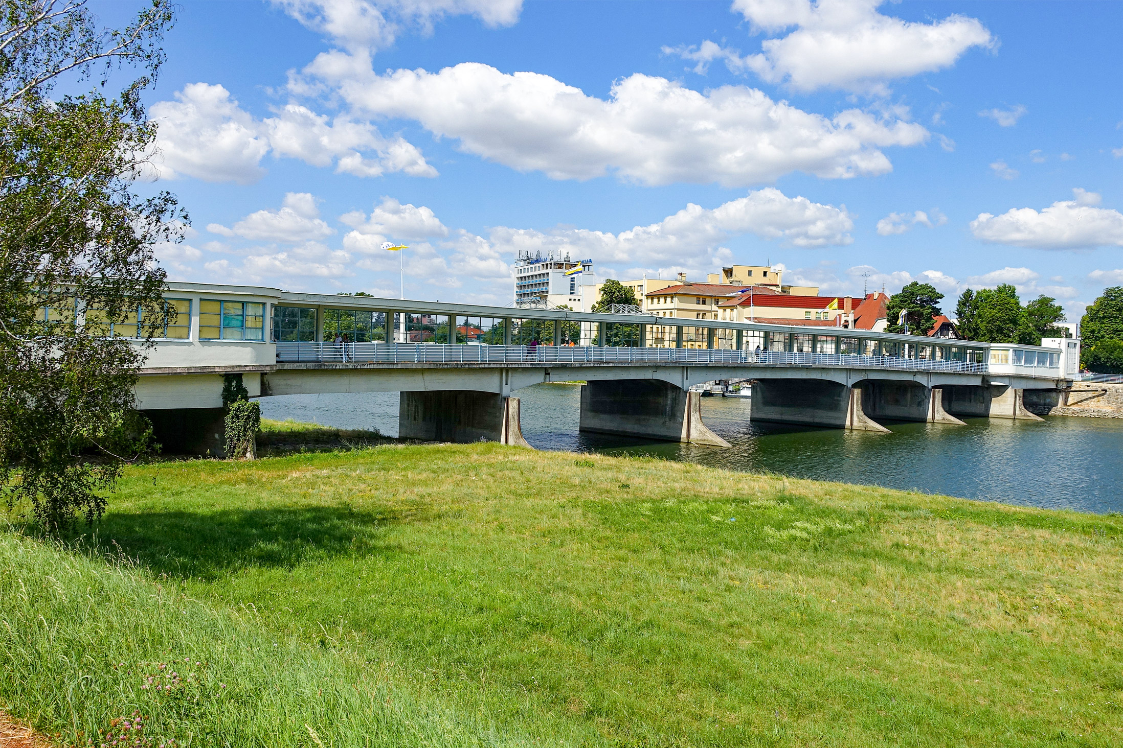 Výstavba mostov Kolonádový most, Piestany - Edilizia stradale e costruzione di ponti
