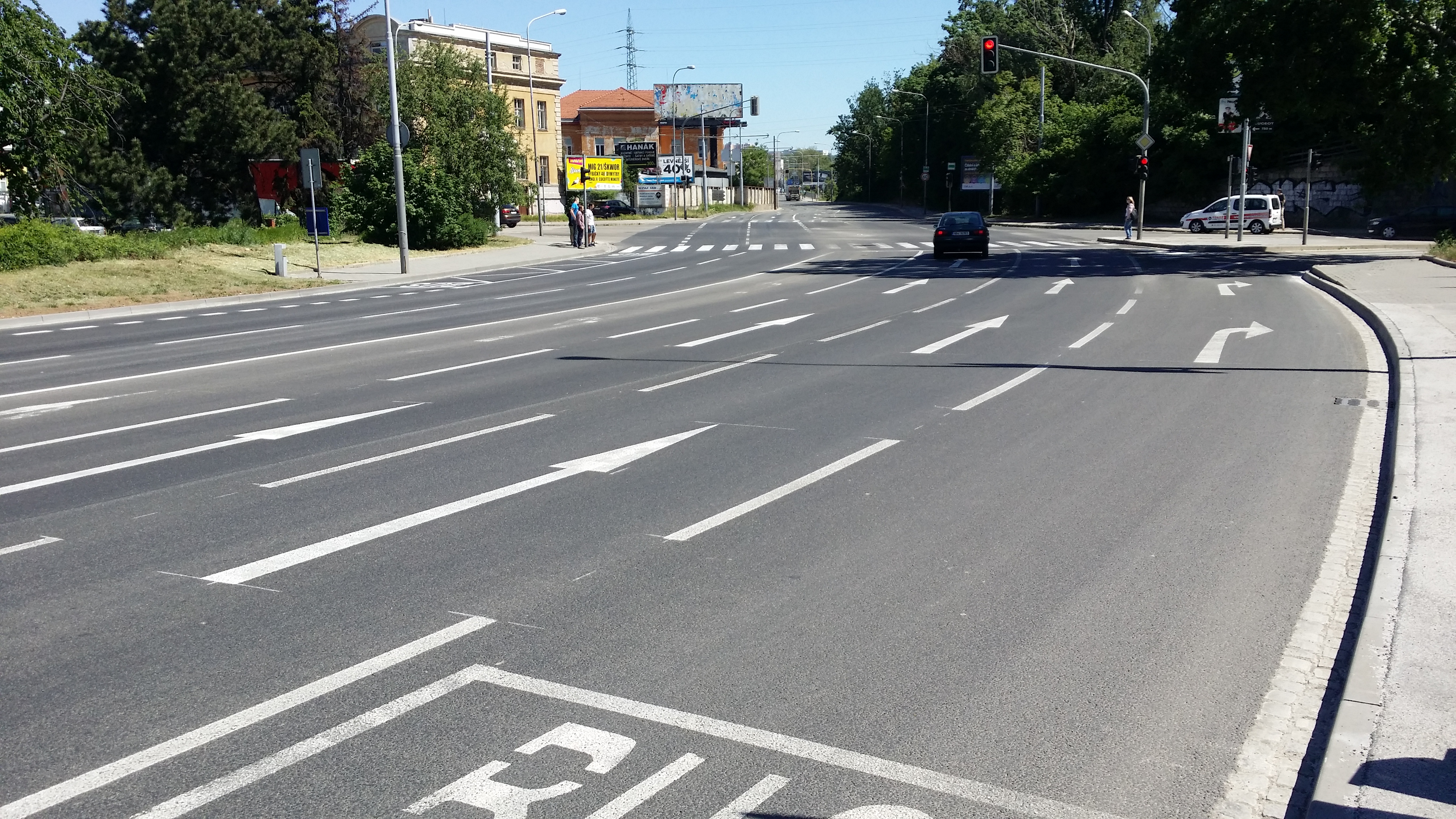 Brno – oprava krytu vozovky, ul. Hladíkova - Edilizia stradale e costruzione di ponti
