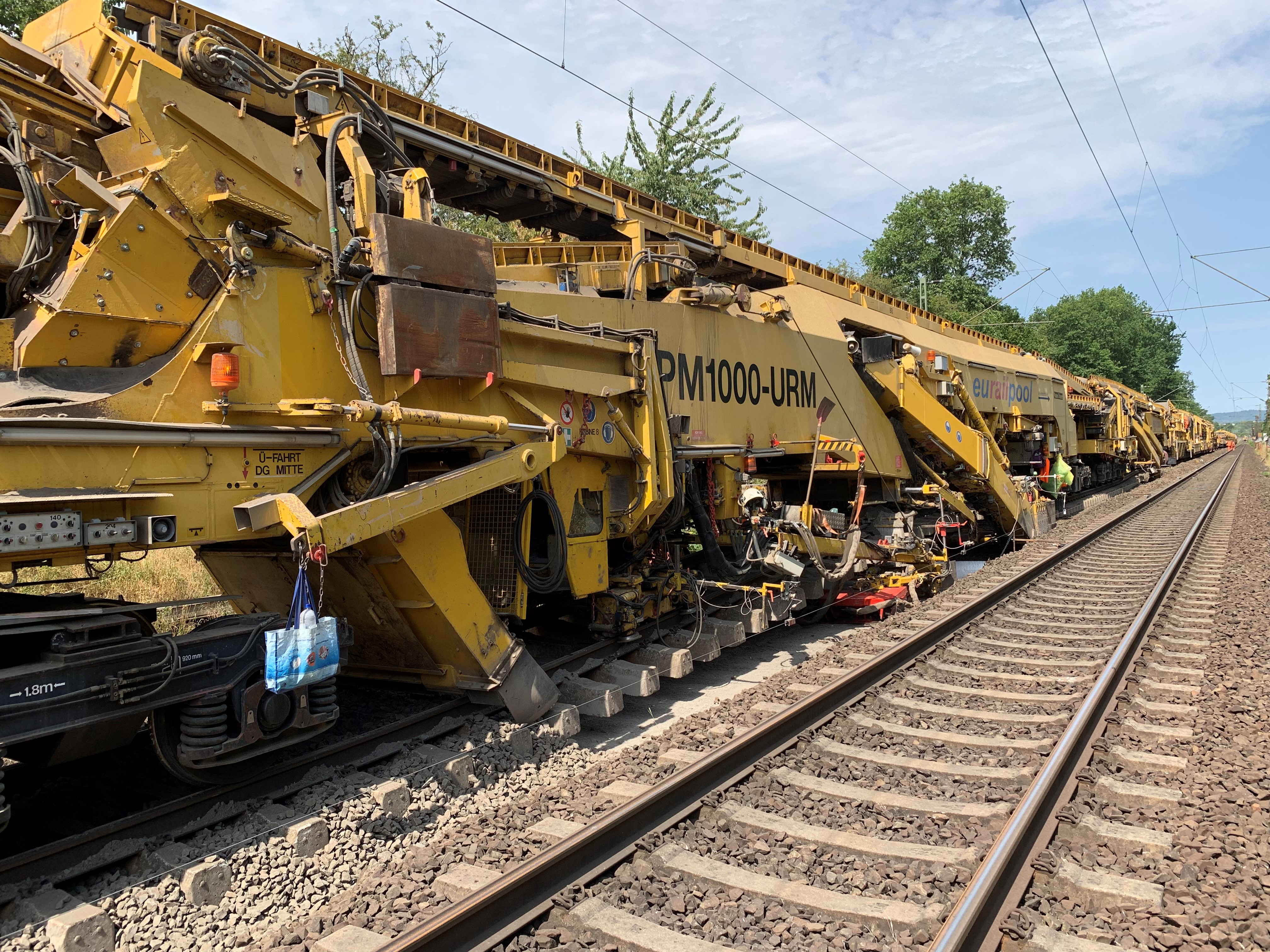 BV Friedberg – Assenheim, Maschinelle Gleiserneuerung und Untergrundsanierung im Fließbandverfahren - Edilizia ferroviaria