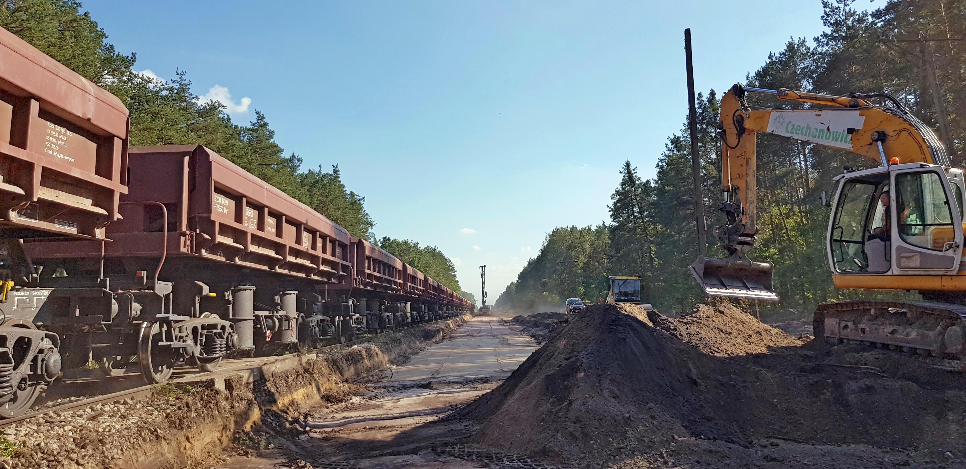 Linia 8 – odcinek Warka – Radom - Edilizia ferroviaria