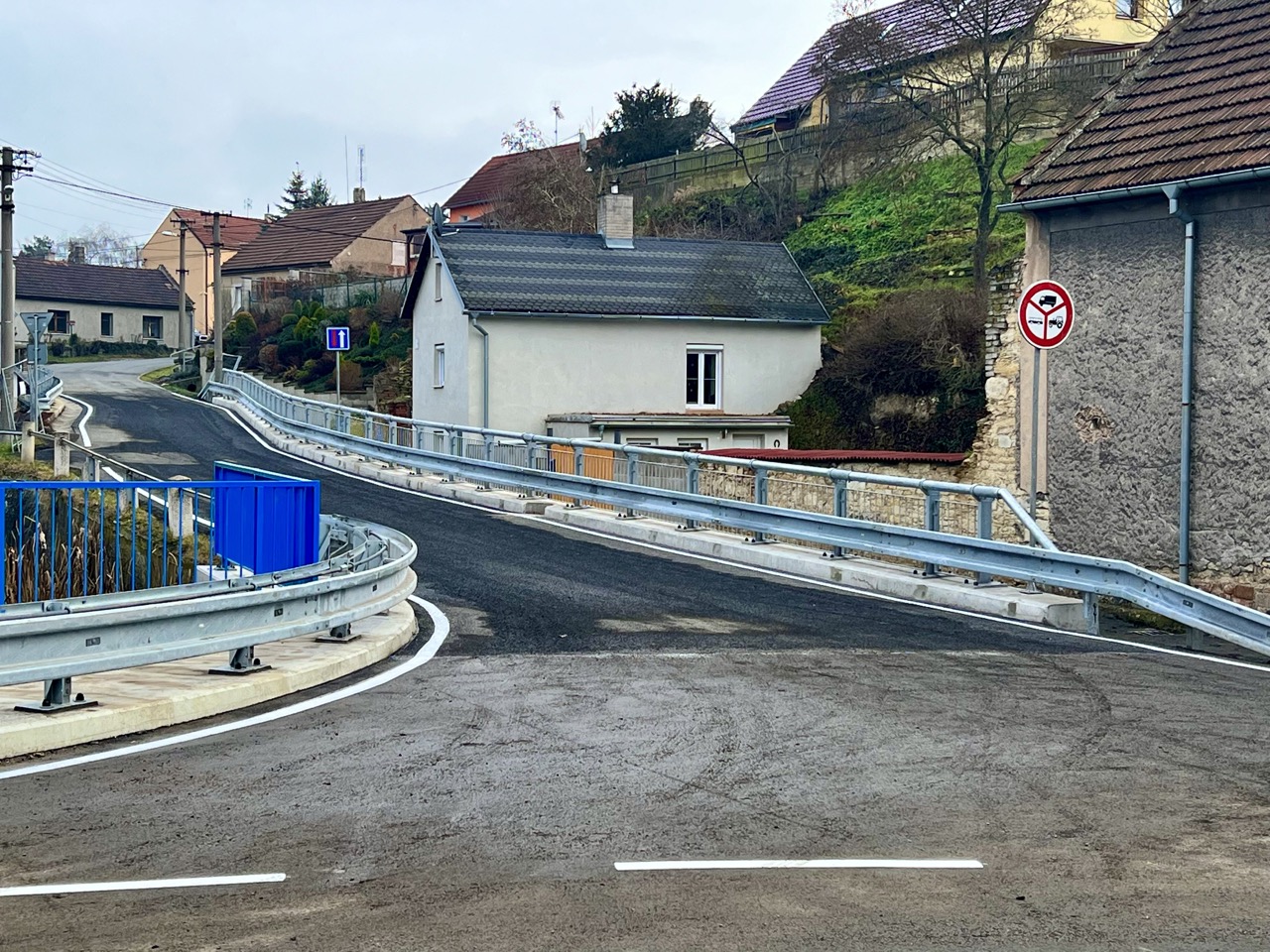 Silnice III/00711, Makotřasy – bezpečnostní opatření - Edilizia stradale e costruzione di ponti