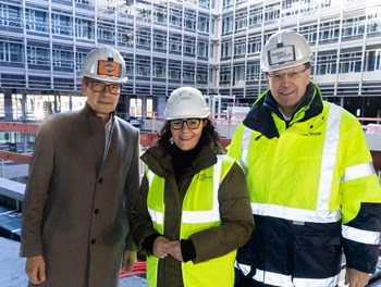 Firstfeier beim Landesdienstleistungszentrum Salzburg: Meilenstein für klimafreundliches Großprojekt erreicht - AT