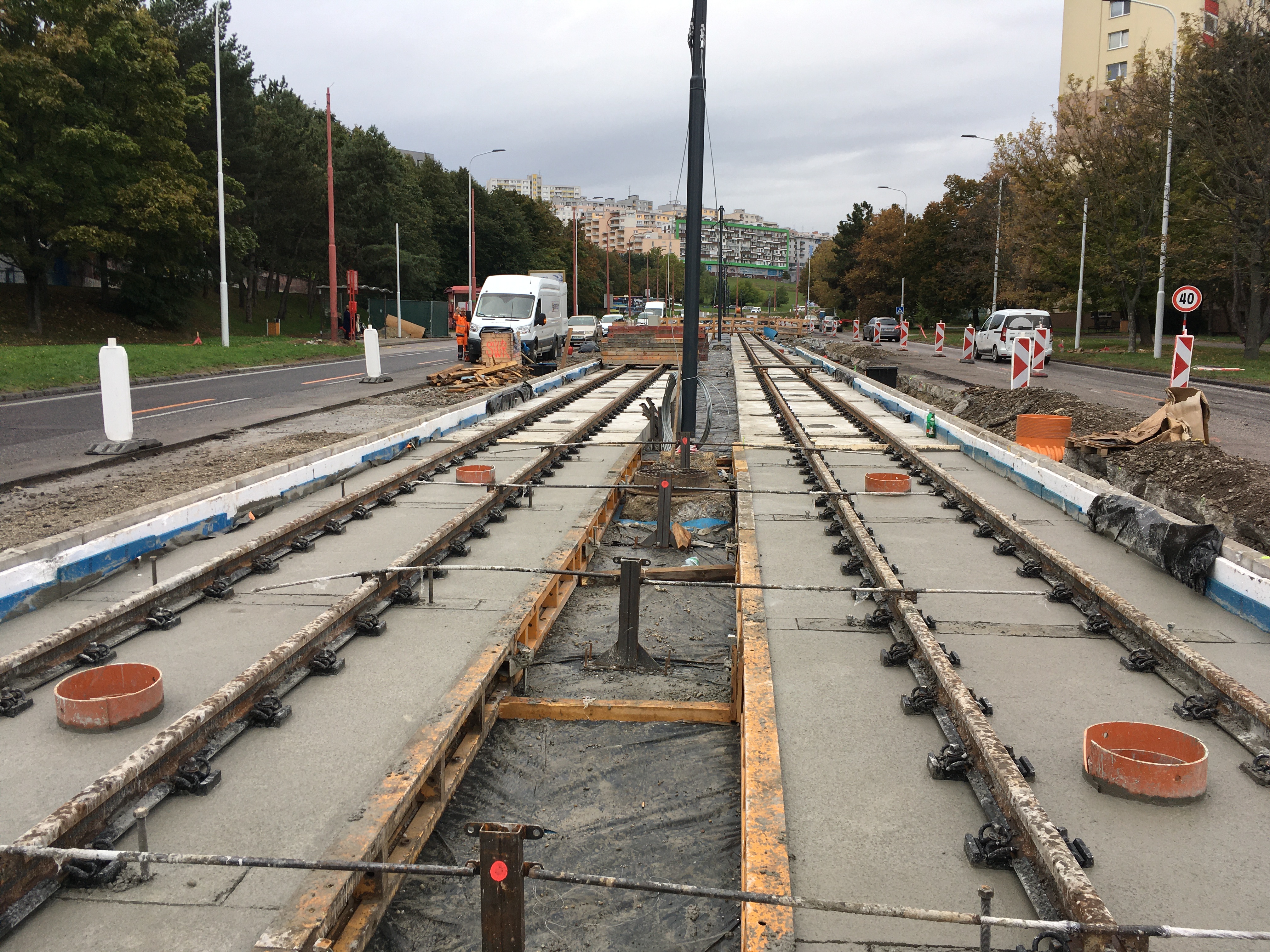 Tramvajová trať Dúbravsko – Karloveská radiála  - Edilizia ferroviaria