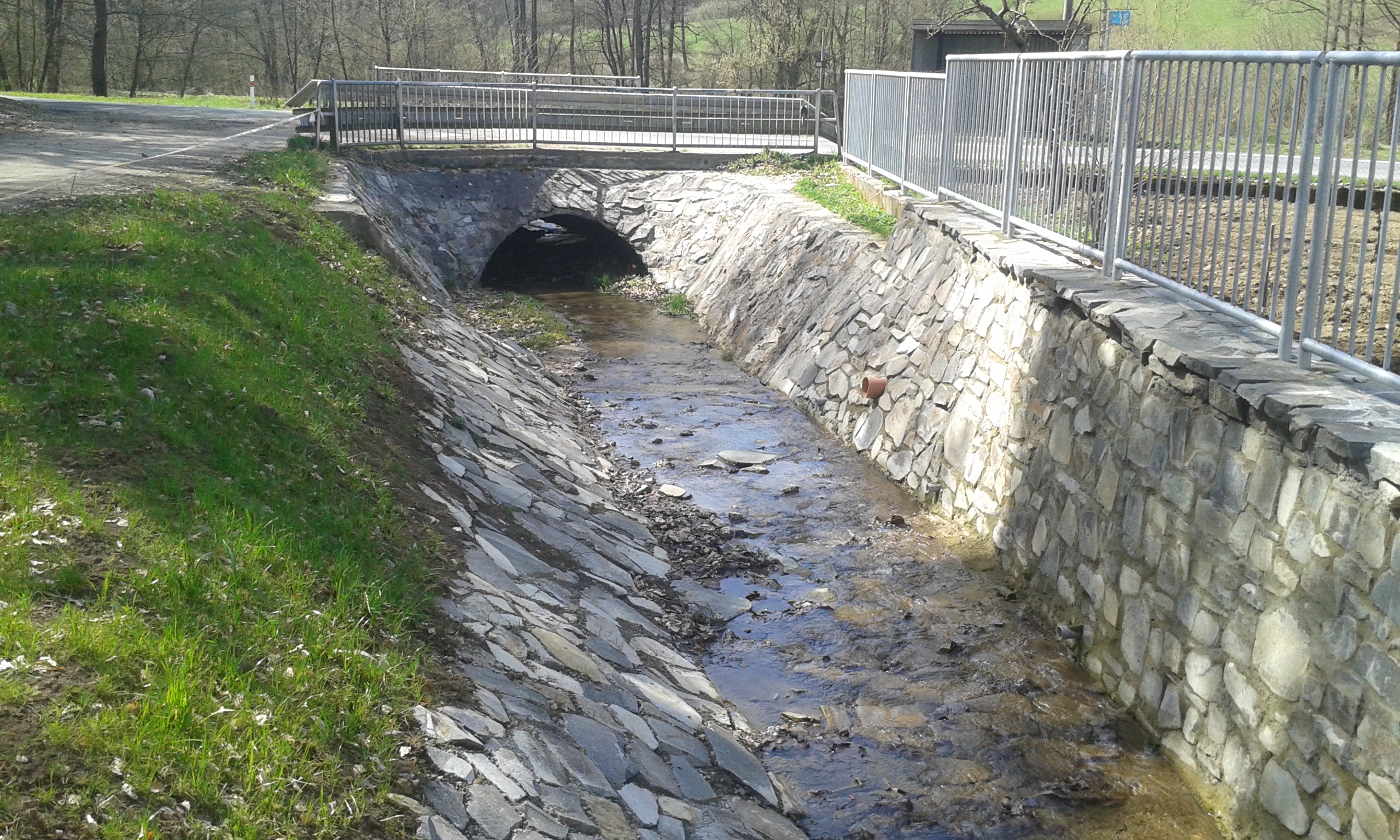 Žitná – Radiša, Rakovec, prehrádzka a stabilizácia koryta - Ingegneria civile