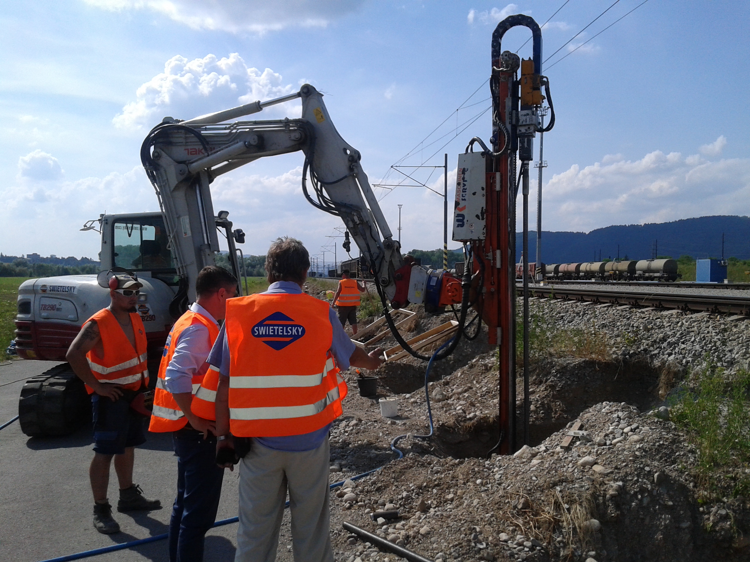 ŽSR, Žilina Teplička zriaďovacia stanica, 2. stavba, 2. etapa, protihlukové opatrenia a doplnenie železničnej infraštruktúry (2 400 m) - Edilizia ferroviaria