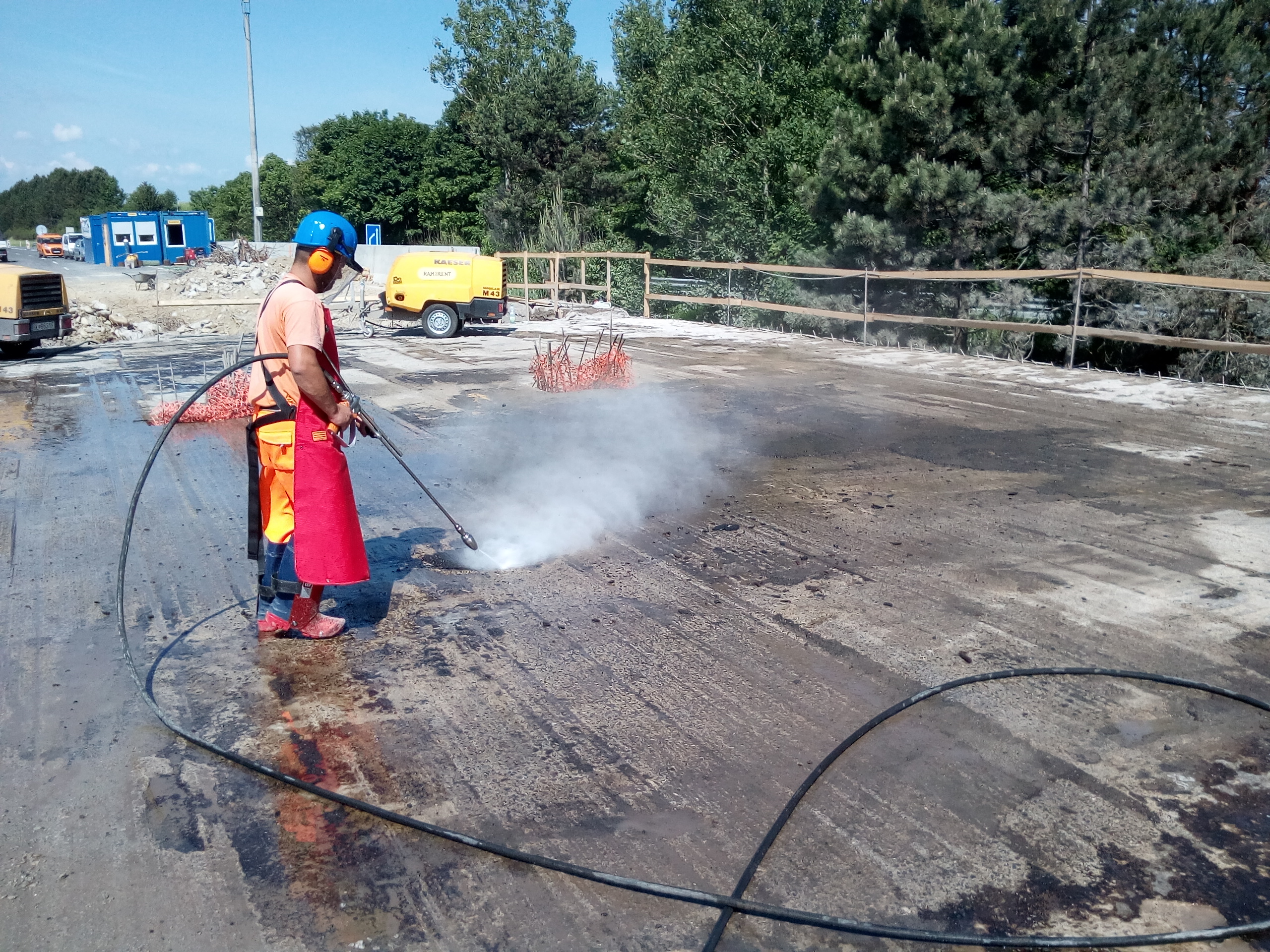Vysokotlakové čistenie a búranie betónových konštrukcií vodným lúčom - Competenze speciali